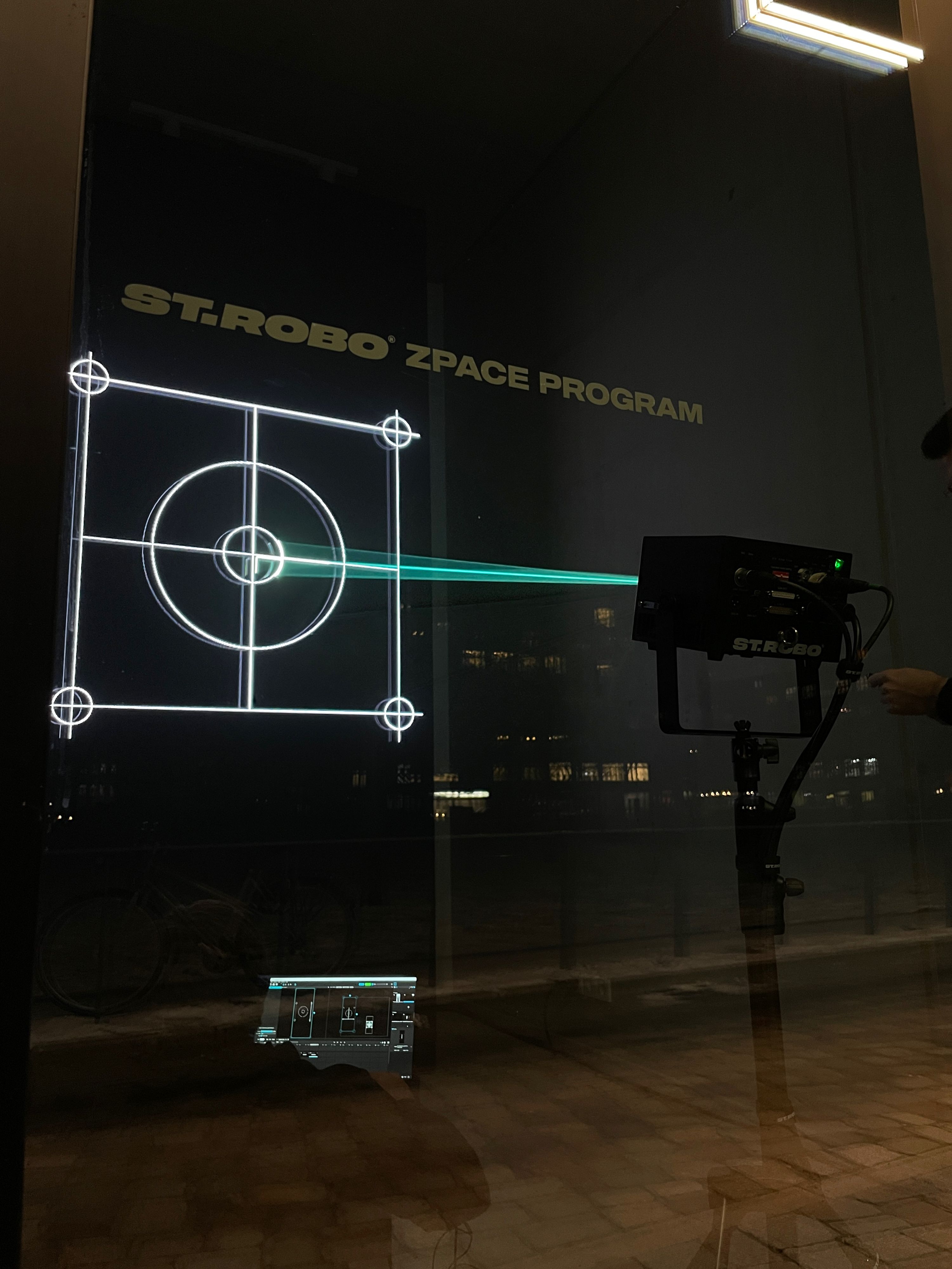ZPACE Programm: laser and LED monolith in a dark gallery space