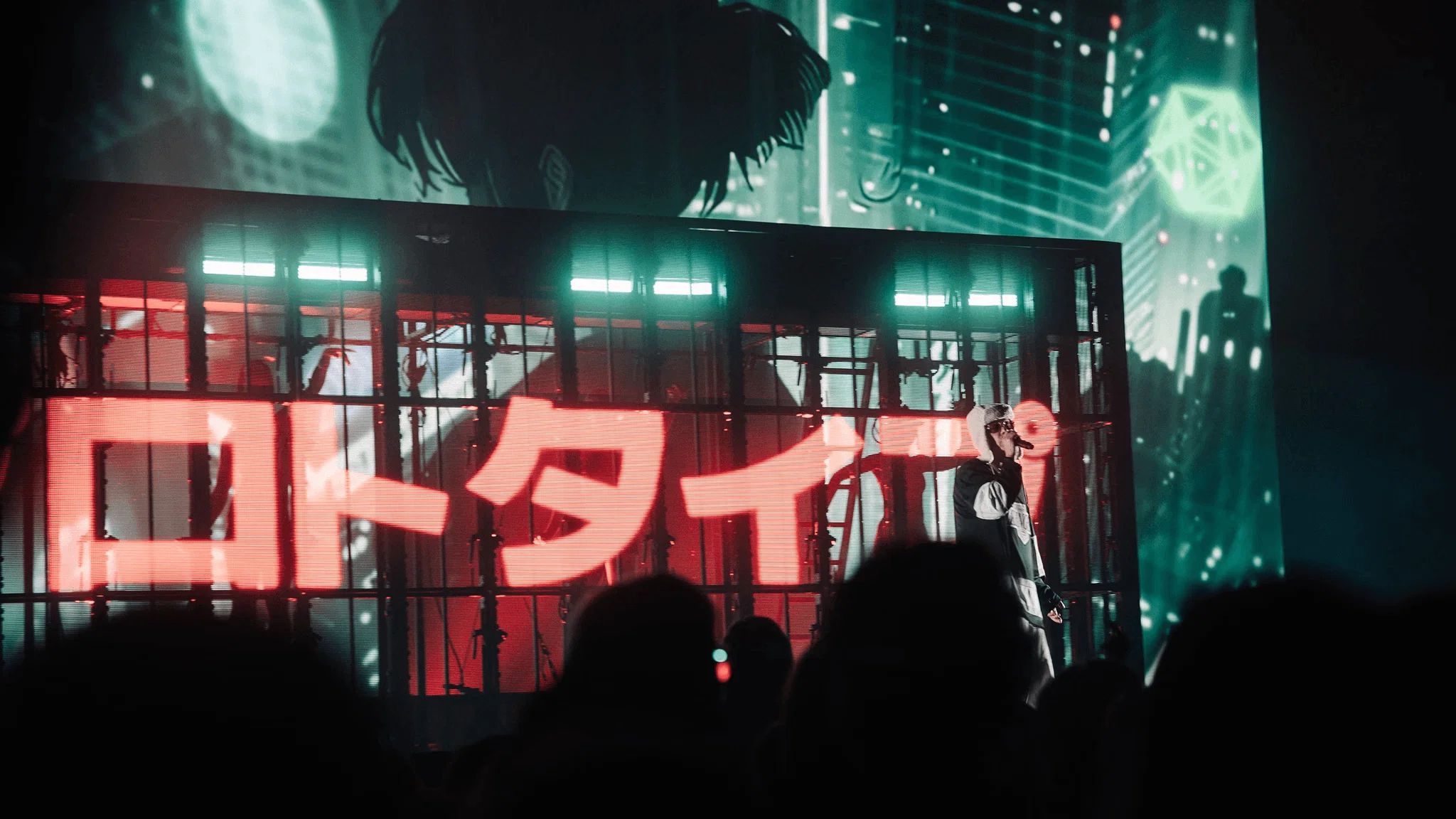 Trettmann tour: LED wall with red Japanese lettering