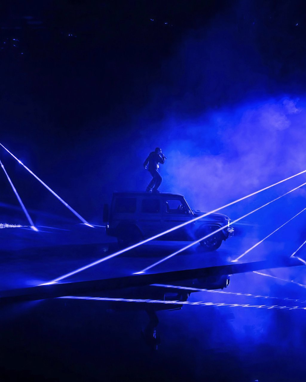 Blue laser beams over the Mercedes-Benz G 580 in haze