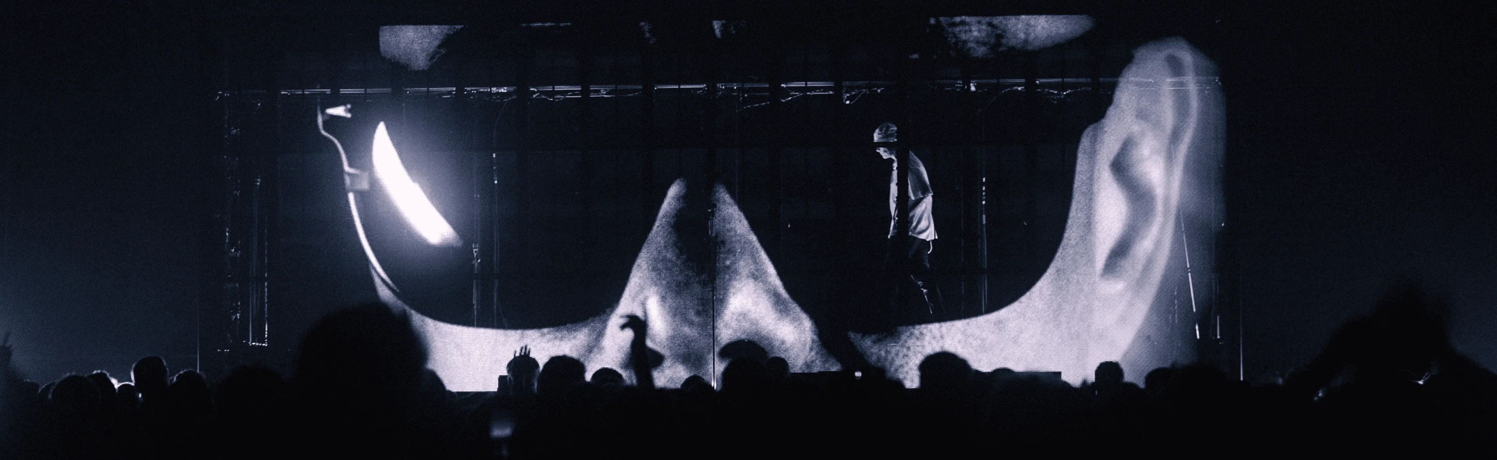Trettmann tour: black-and-white close-up of the artist on the LED wall