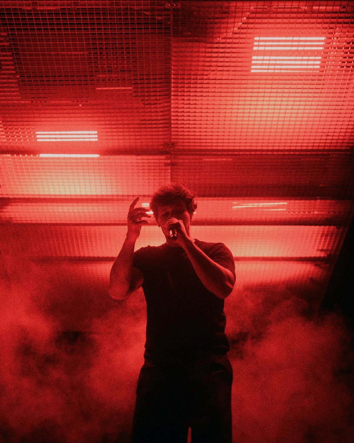 Wincent Weiss in silhouette against red stage light