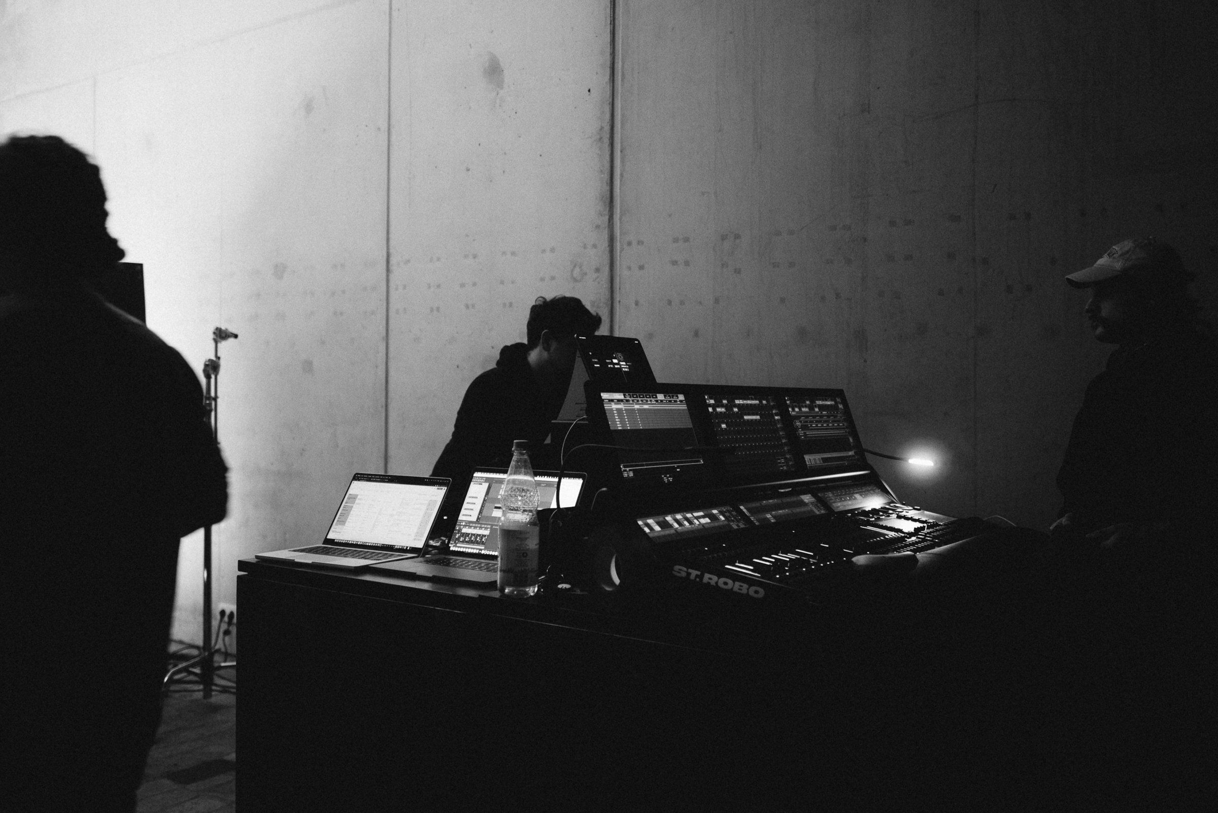 Lighting desk and crew in the dark studio during the Trettmann shoot