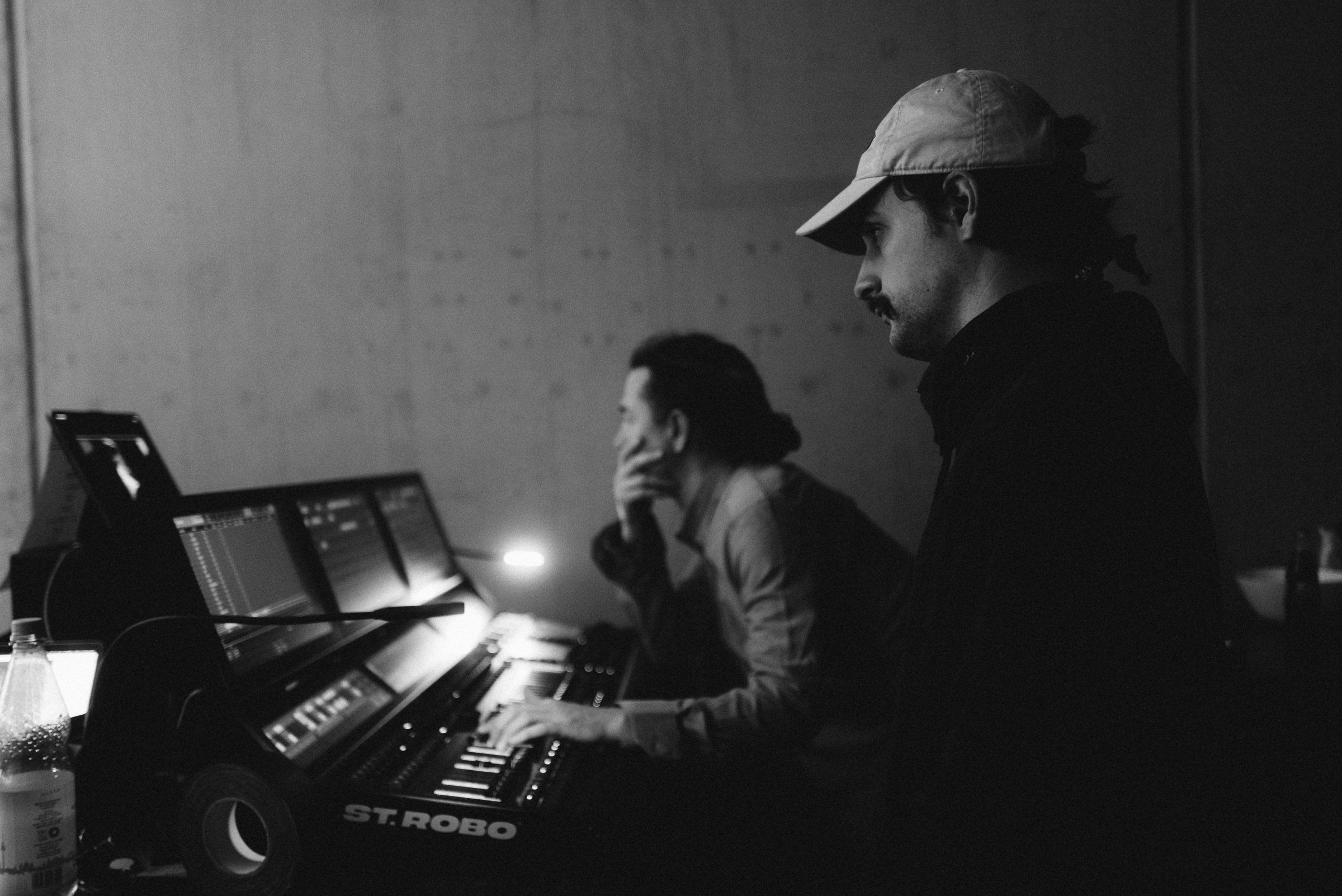 Crew at the lighting console during the Trettmann performance shoot
