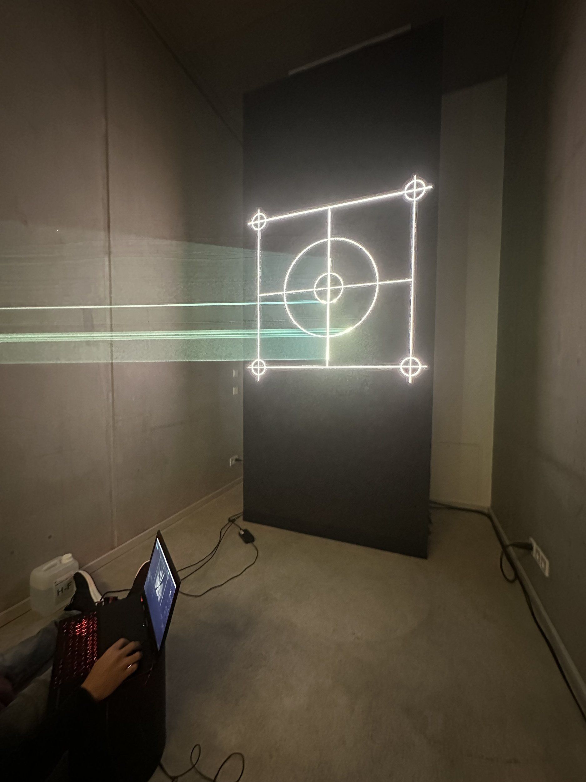 Laser crosshair graphic in sync with the LED monolith