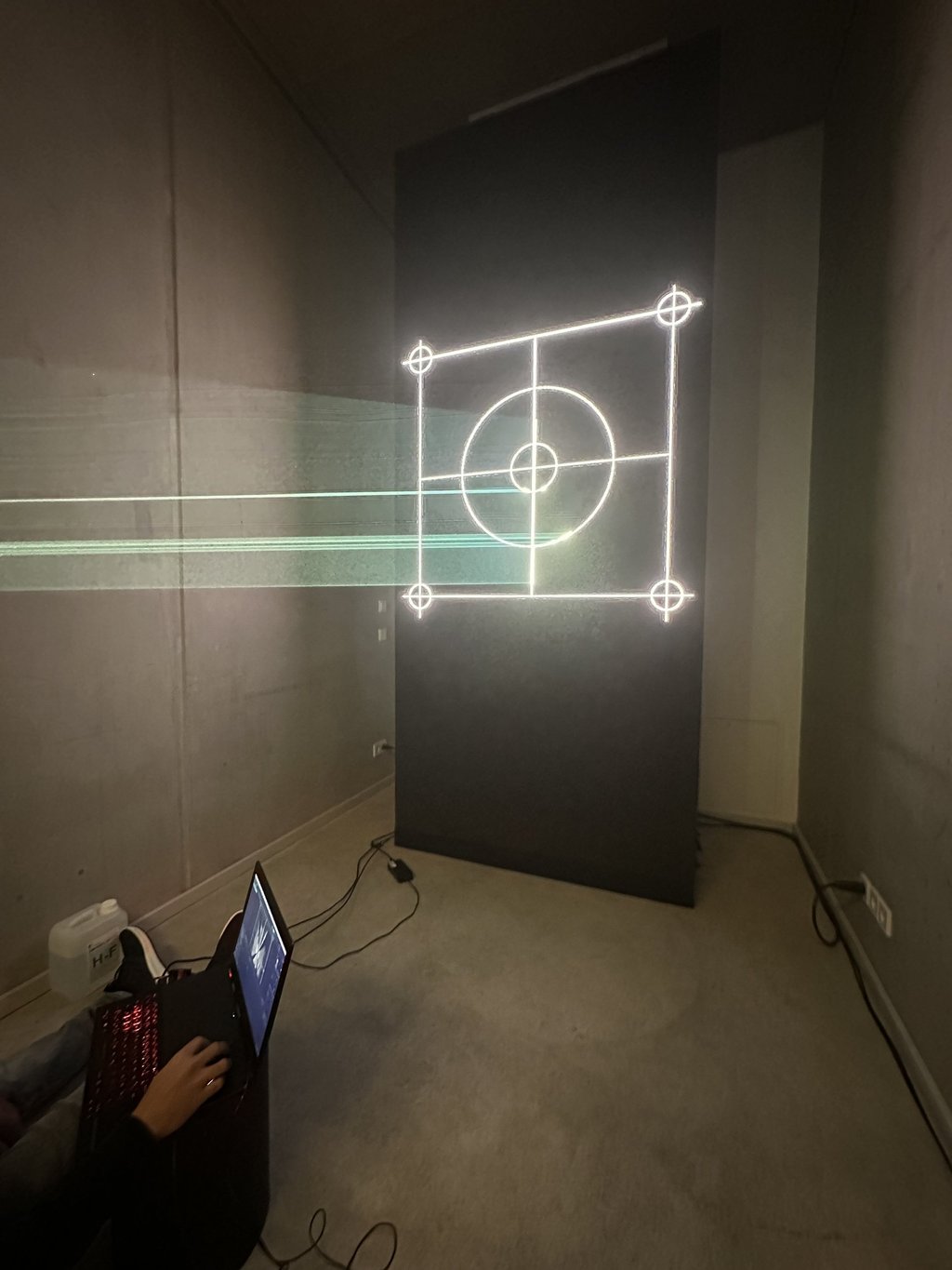 Laser crosshair graphic in sync with the LED monolith